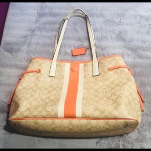 Large Purse: Coach